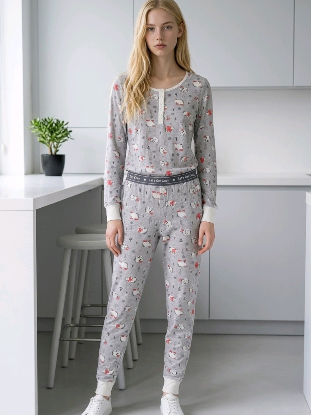 Cuddl Duds Two-Piece Gray Pajama Set Polar Bears W/Red Hats, Sweaters Print XS